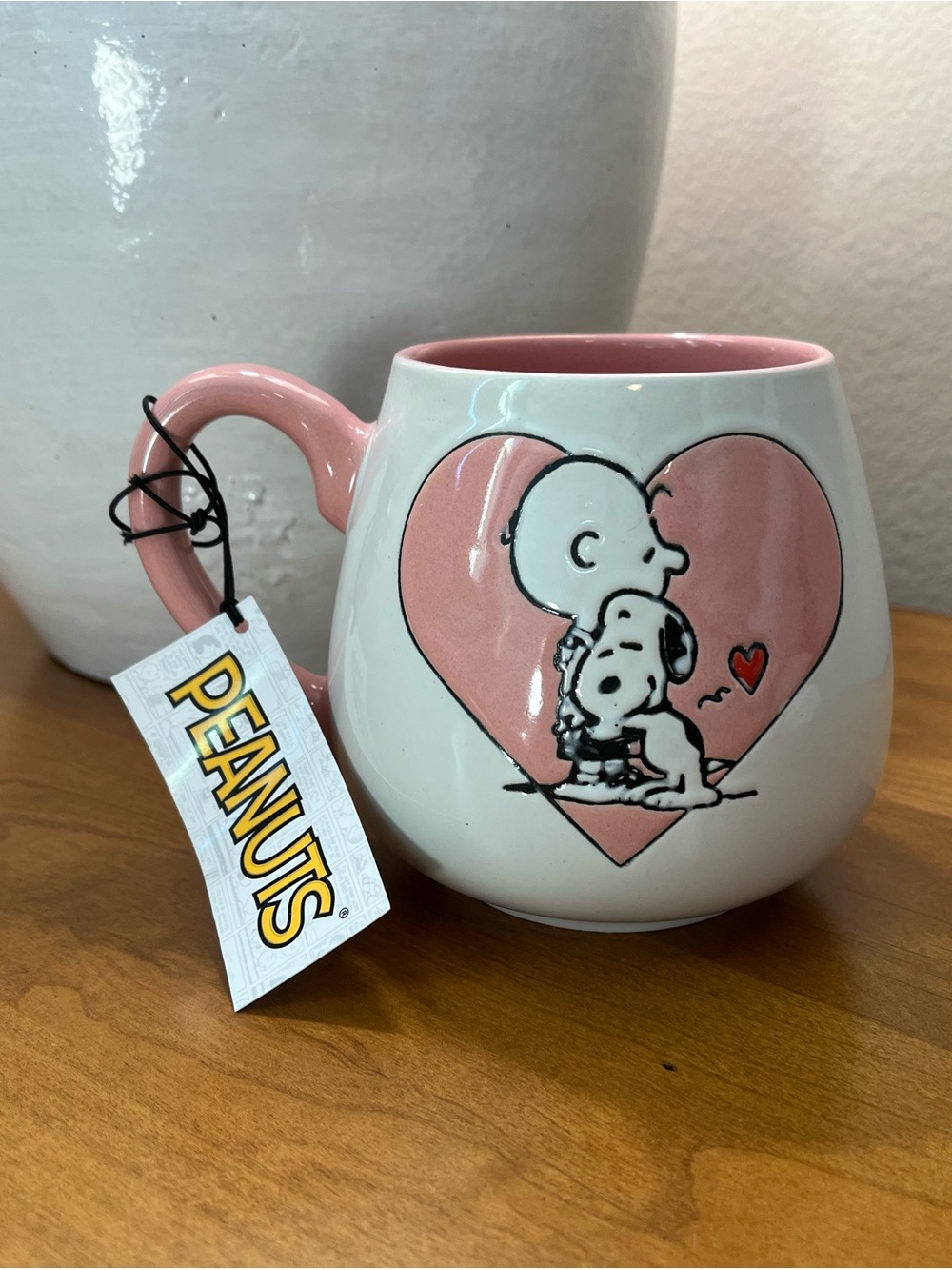 Peanuts Charlie Brown & Snoopy Hugging in Pink Heart Tear Drop Style Ceramic Mug